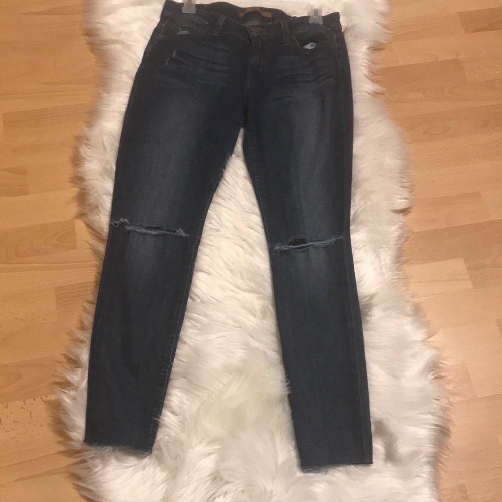 - Joe’s blue jeans distressed ripped blue jeans size W28